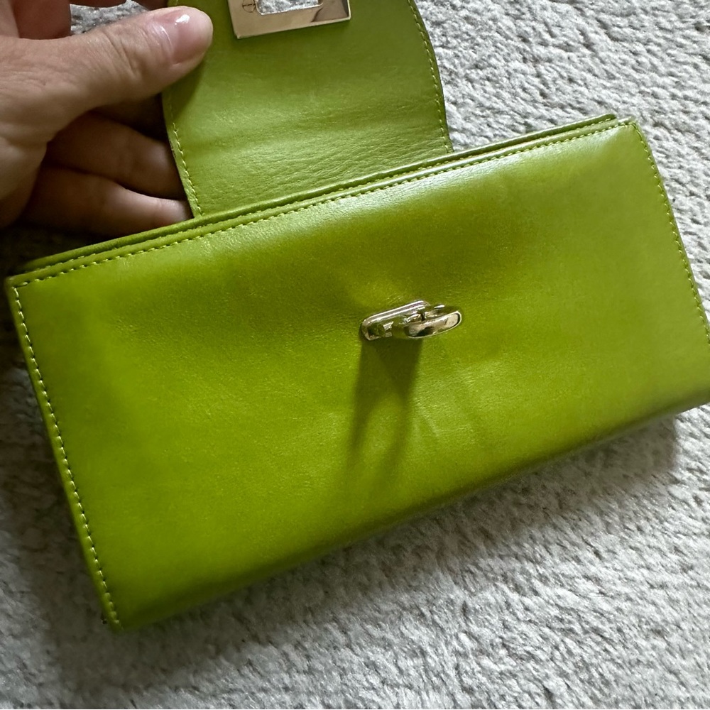 ❌SOLD❌Salvatore Ferragamo Gancini Green Leather Long Bifold Wallet - Picture 9 of 11